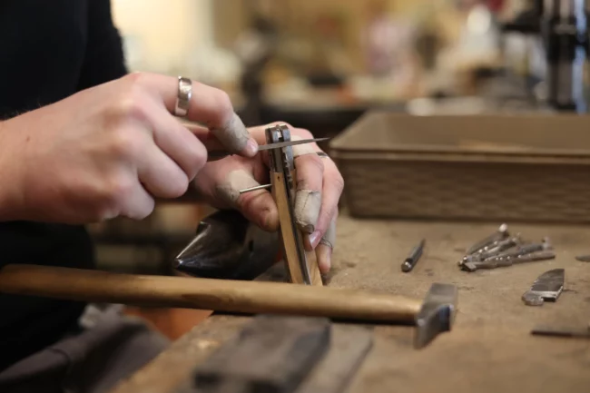 Vivez une expérience artisanale unique : créez votre propre couteau Le Camarguais