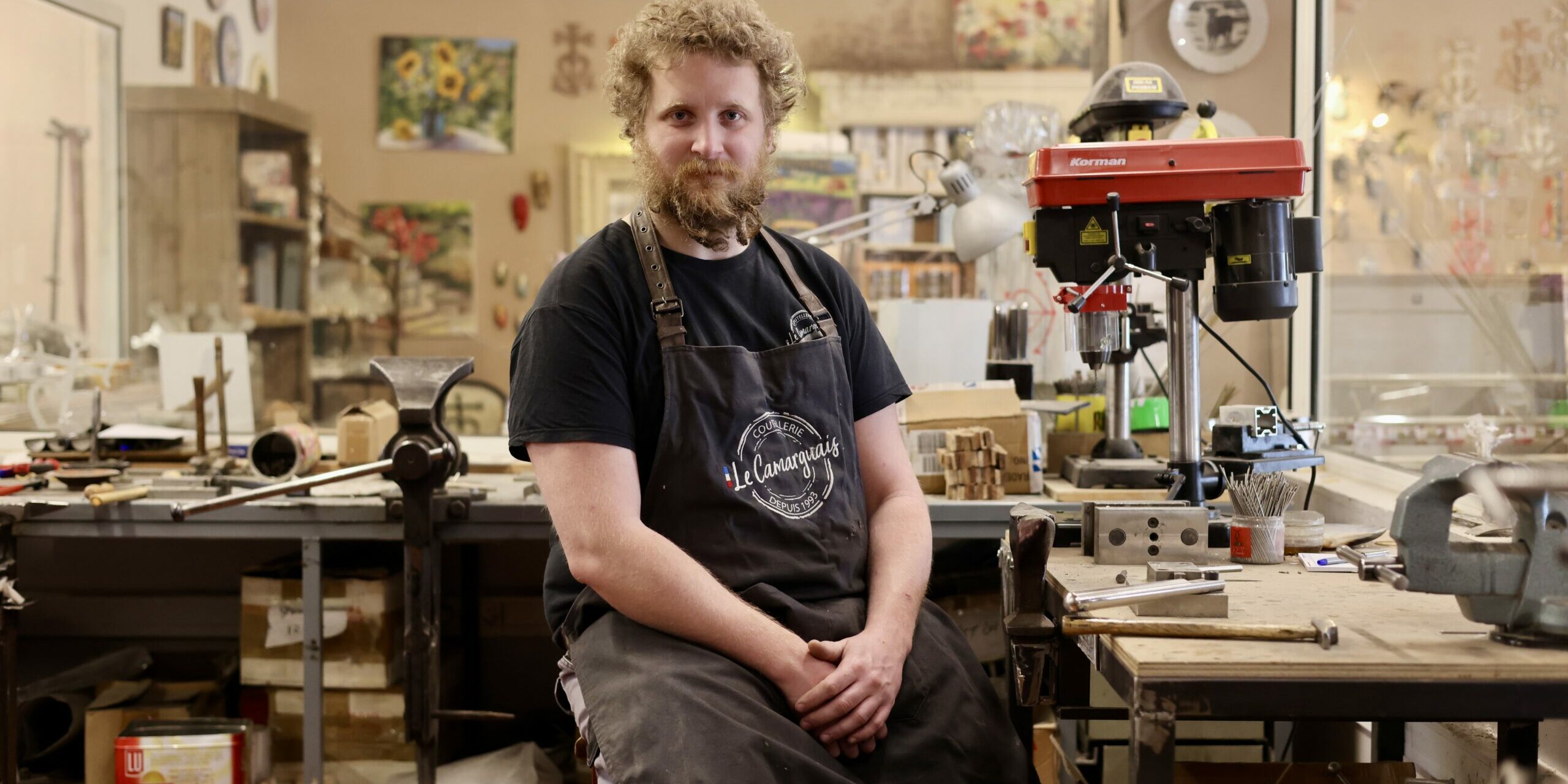 Rencontre avec Robin, artisan à la coutellerie Le Camarguais