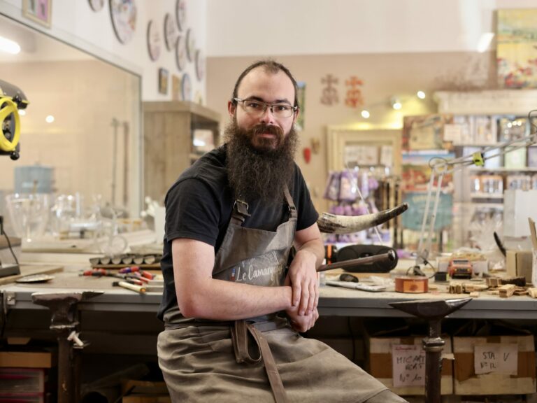 Rencontre avec Lionel, artisan à l’atelier de la coutellerie Le Camarguais