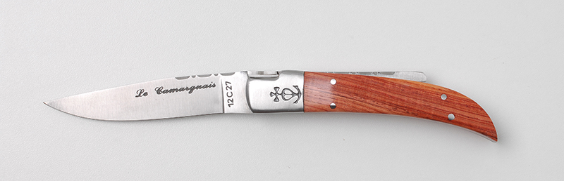 Commandez votre couteau traditionnel 100% français Le Camarguais trident soudé n°10 - Boise de Rose sur notre boutique en ligne !
