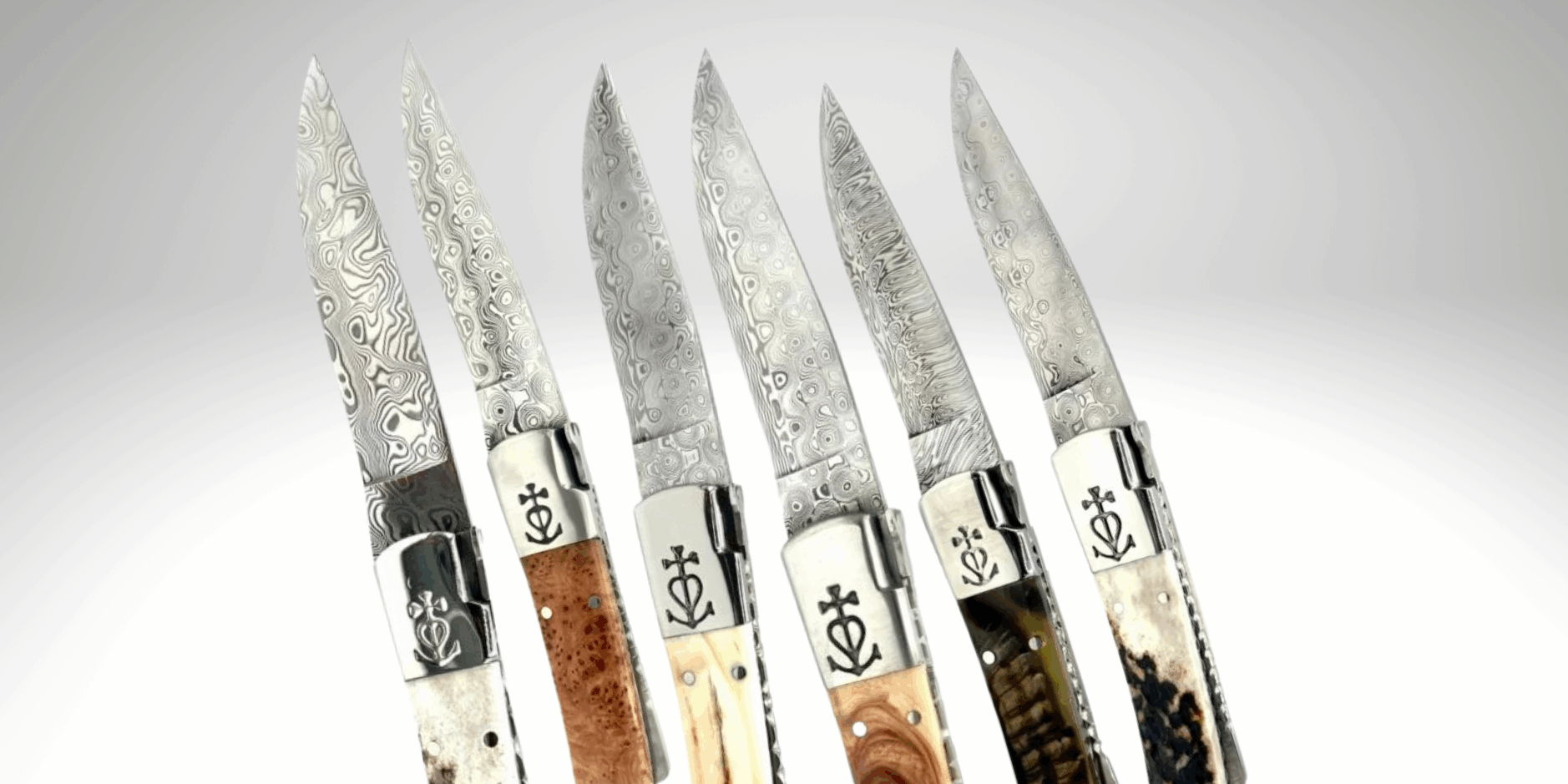 Copie de Copie de Feuilles Brunes Automne Promotionnel Facebook Publication (Site Web)(1) Nos couteaux d’exception : les Damas