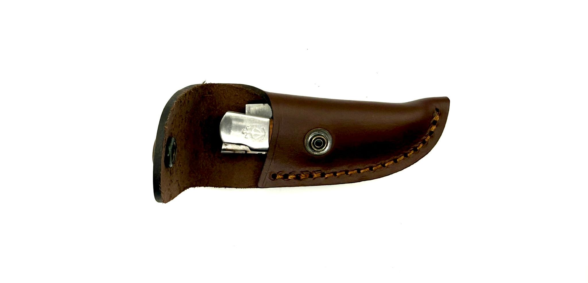 Étui en cuir marron spécial Le Camarguais N°8