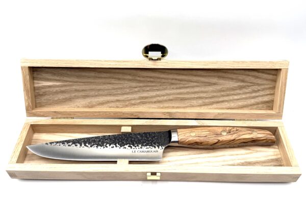 Le Camarguais à découper bois d'Olivier