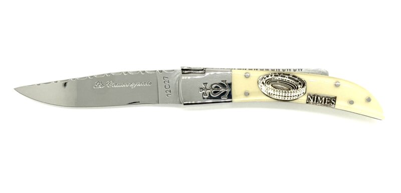 Le Camarguais trident forgé ciselé n°12 – Résine Nîmois