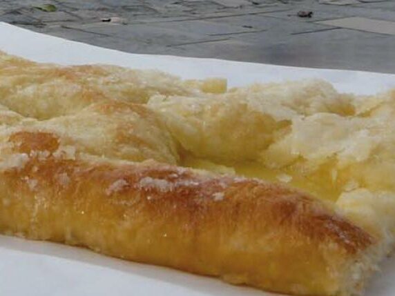 La fougasse d’Aigues-Mortes une tradition camarguaise à savourer La fougasse d’Aigues-Mortes une tradition camarguaise à savourer