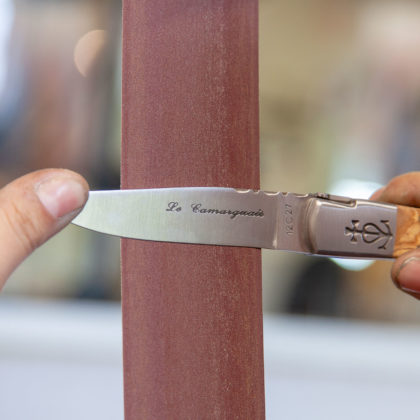 Le cadeau parfait et personnalisé : un couteau Le Camarguais gravé - Vente en ligne couteau traditionnel