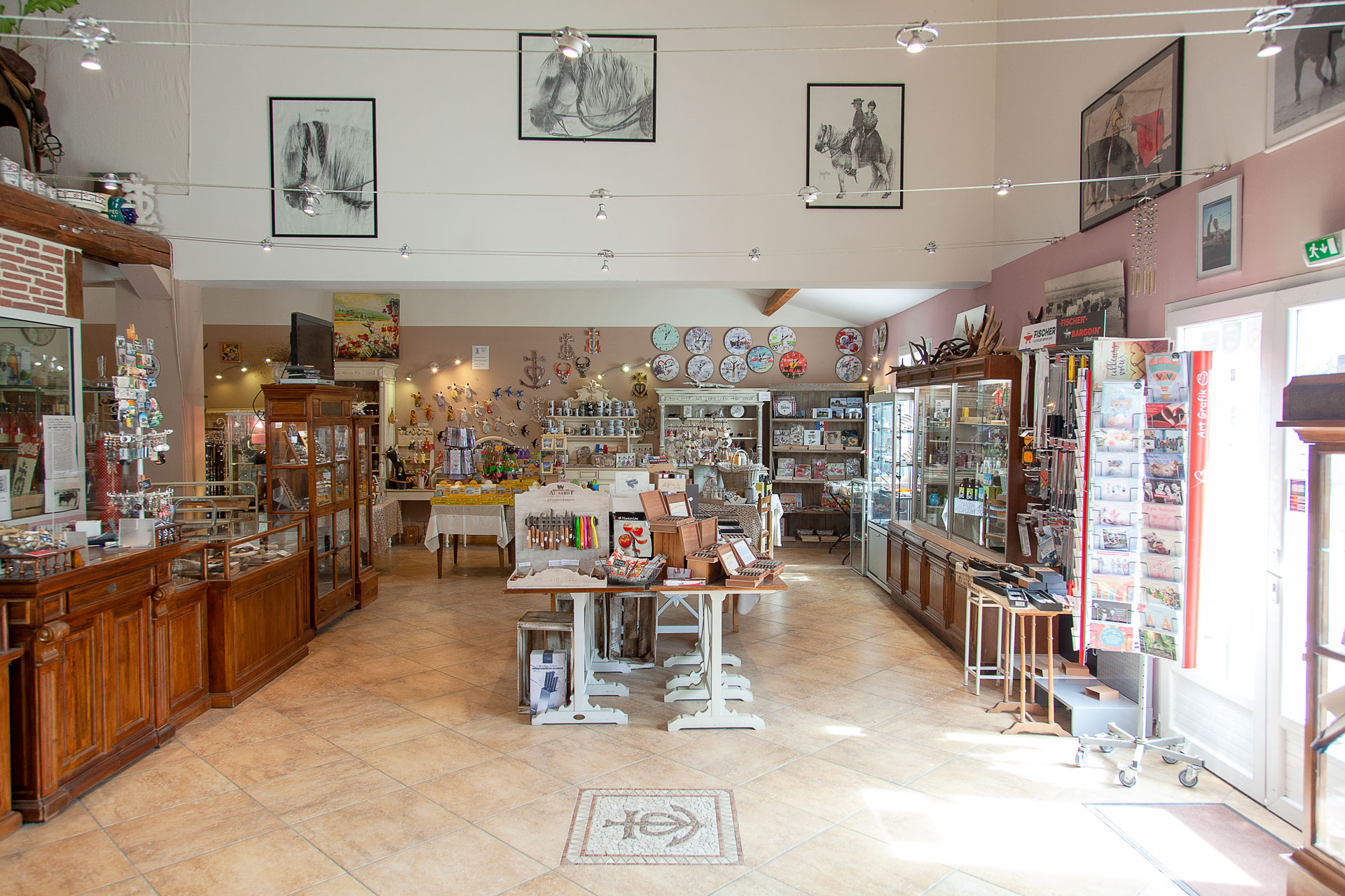 Coutellerie à Nîmes Le Camarguais et produits régionaux