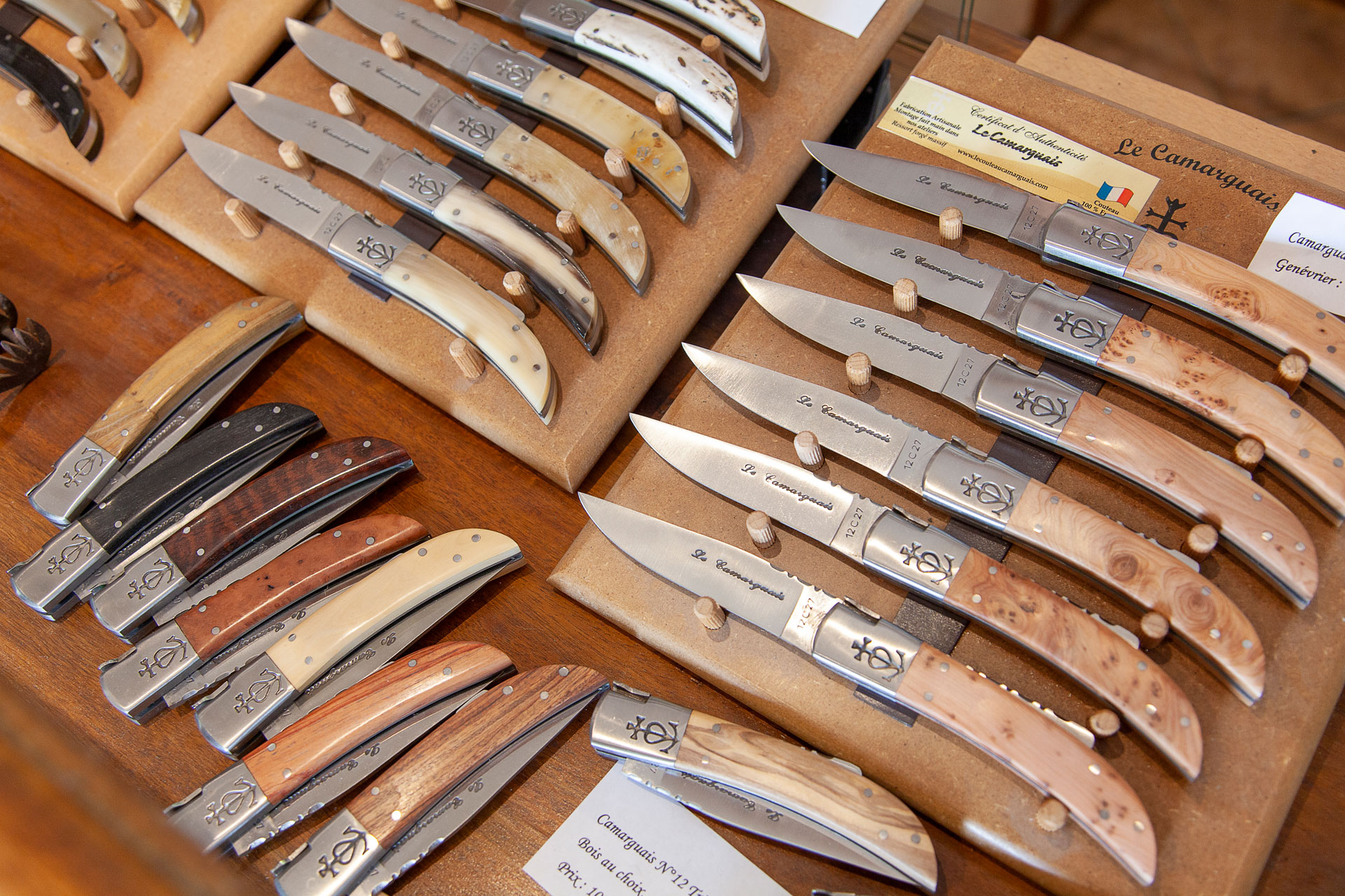 Vente en ligne de couteau traditionnel français Coutellerie Le Camarguais à Nîmes