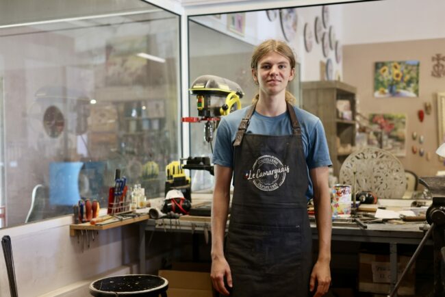 Rencontre avec Théo, apprenti à l’atelier de la Coutellerie Le Camarguais