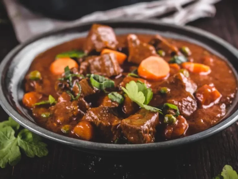 Gardianne de Taureau : le plat emblématique de la Camargue