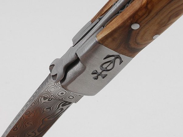 Quelle différence entre un Camarguais forgé et un Camarguais soudé ? Coutellerie à Nîmes - Nos actus